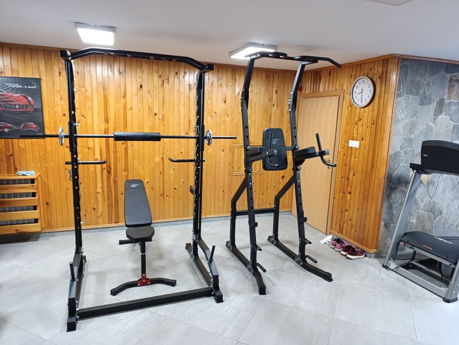 Лежанки, стойки за клек, дъмбели, лостове, тежести