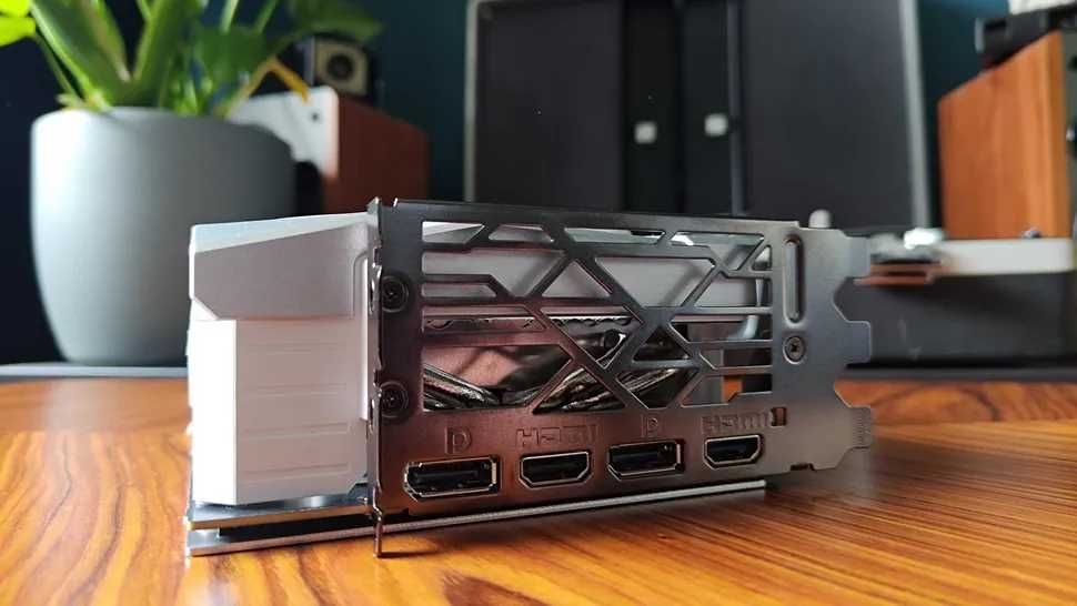 Placă video MSI RTX 4080 16GB VRAM - Gaming X Slim WHITE - ALB