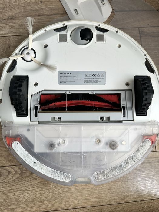 Продам робот-пылесос roborock s5 max