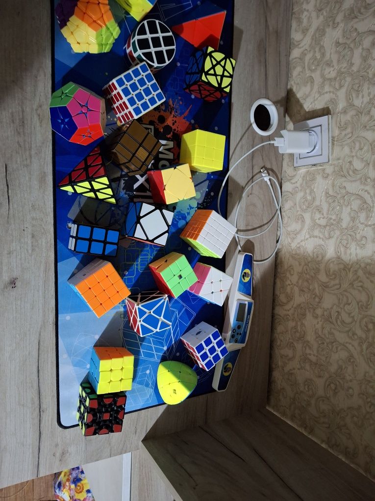 Колекция кубиков рубика разные