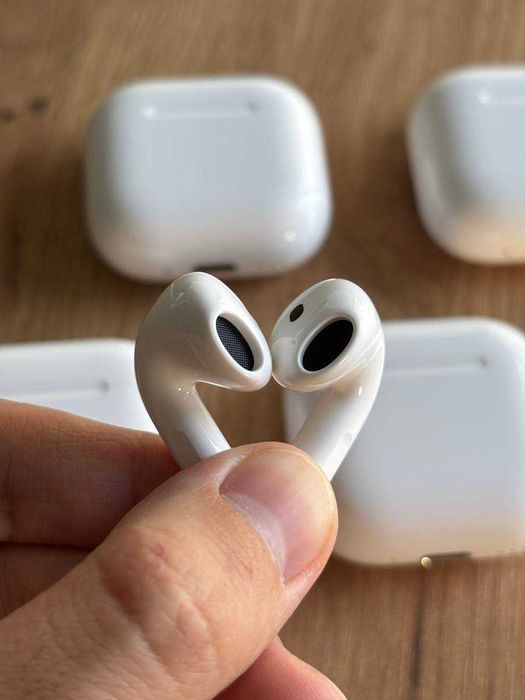 Слушалки Apple AirPods 4 с активно шумопотискане (ANC)
