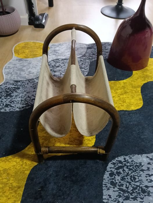 Suport ziare/reviste britanic-de colecție