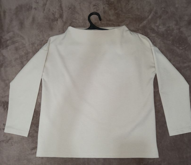 Кофта бежевого оттенка