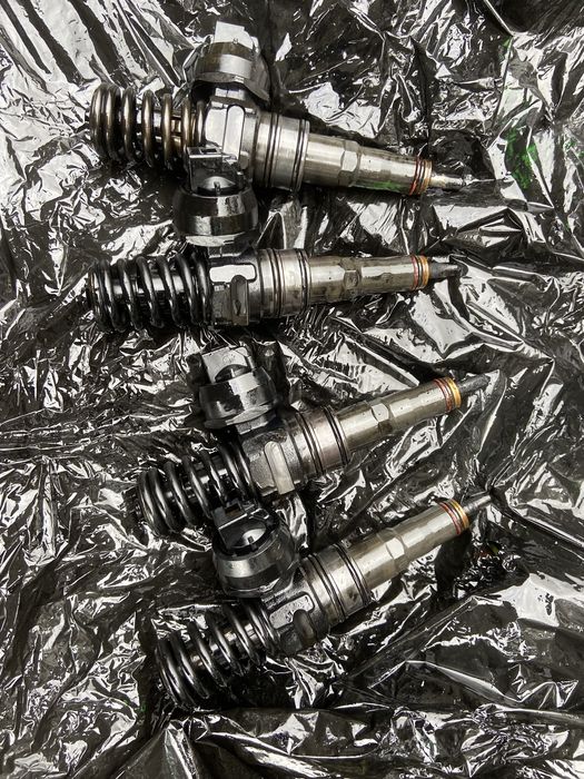 Injector injectoare 1.9 TDI BLS GOLF 5 passat b6 touran octavia 2 73BN