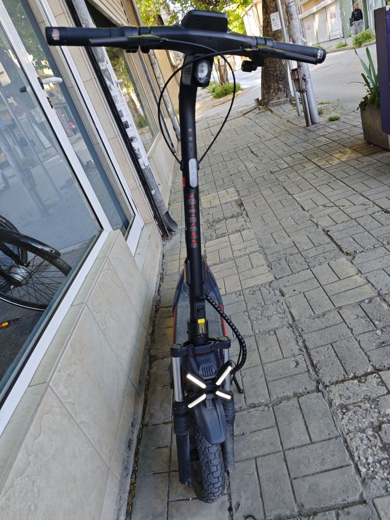 Електрически Скутер  SEGWAY KICK SCOOTER ZT3 PRO E