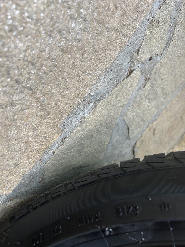 Зимни гуми Pirelli 255/40/20  dot23