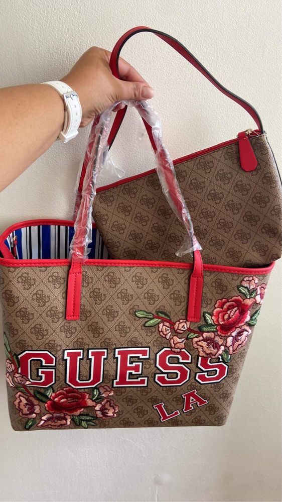 Дамски чанти Guess