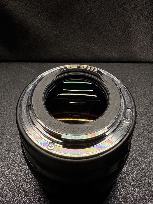 Canon EF 85mm f 1.8 USM