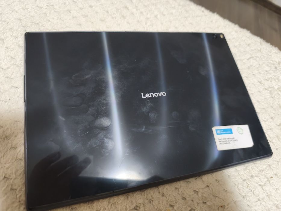 Vând Lenovo Tb x704f touchscreen crăpat dar funcțional