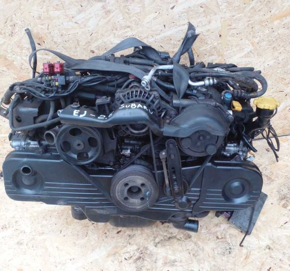 двигатель Субару Легаси Аутбак В4 2.5см в полном навесе европеец