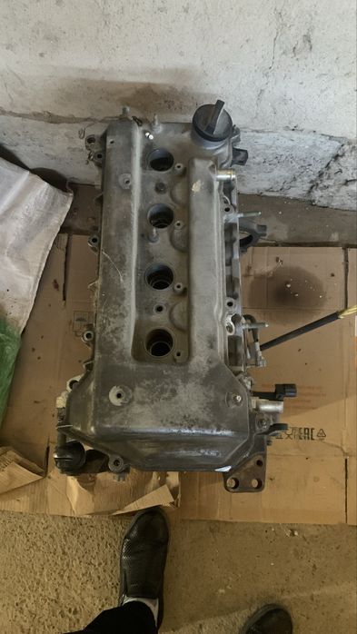 Двигатель на тойота королла,авенсис,версо