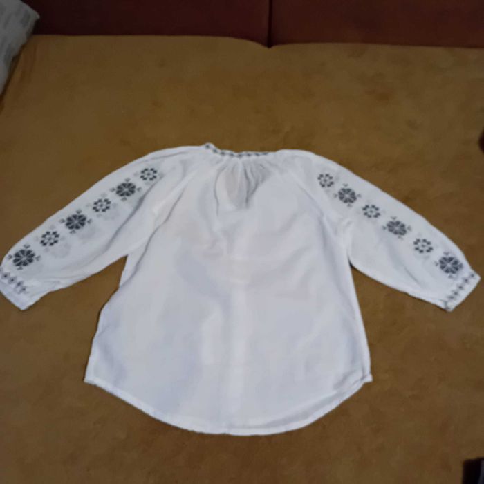 Ie fata model traditional