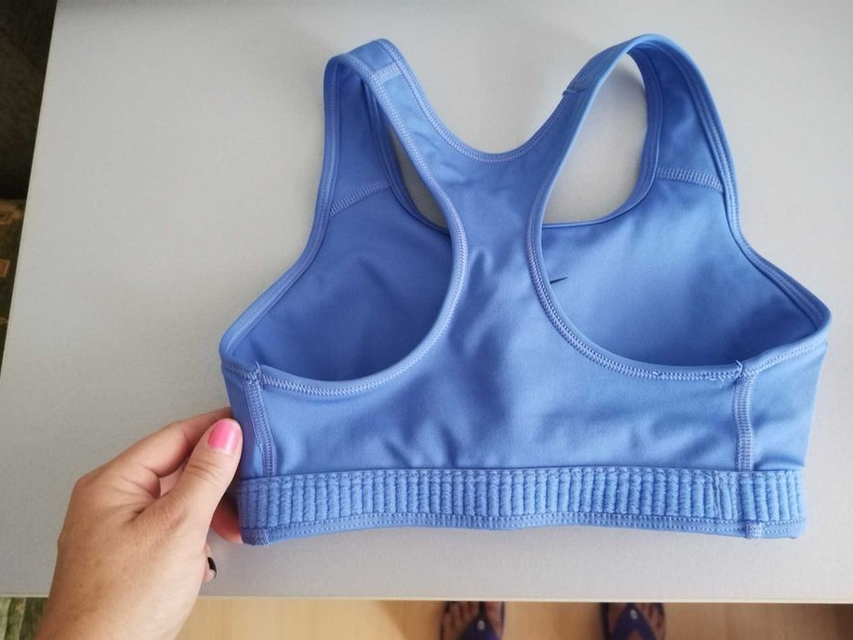 Спортни бюстиета nike