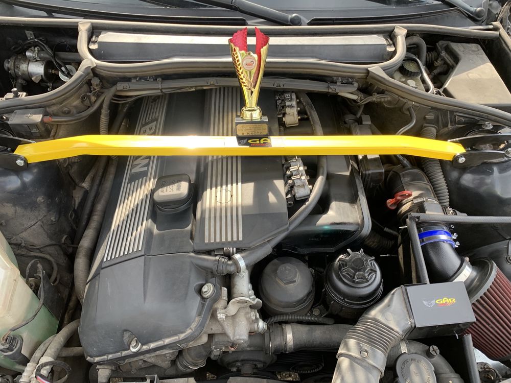 BMW e46 разпънка/strut brace