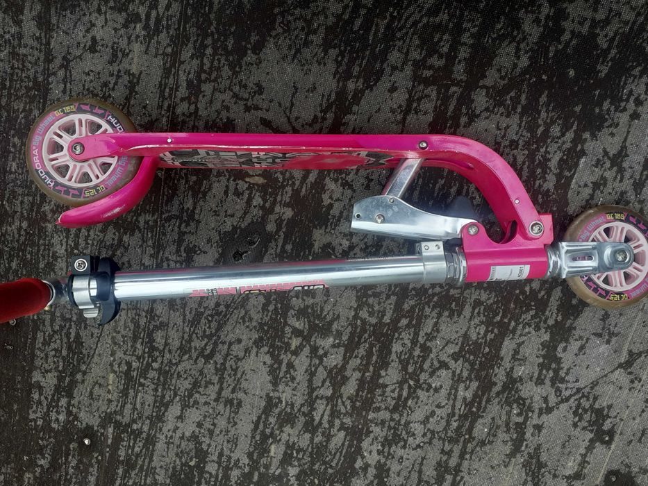 Vând trotineta aluminiu și bicicleta