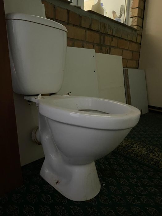 Отдам даром унитаз