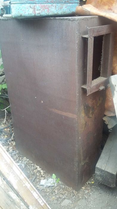 ёмкость железная со стойкой