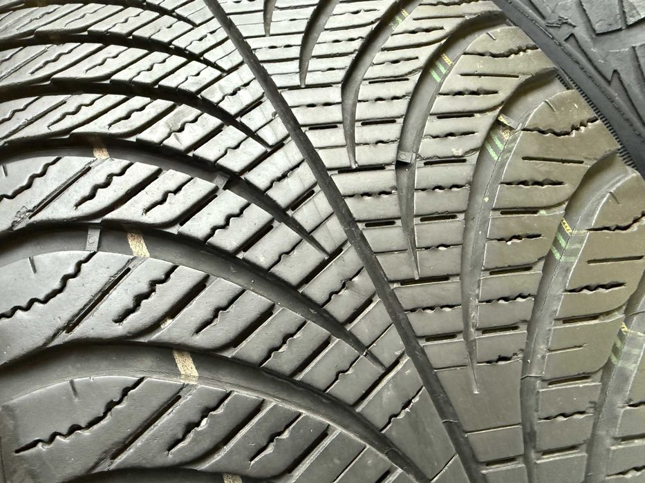 2x Anvelope All Season 215/55 R17 - GoodYear Vector 4 Season Gen.2 AO