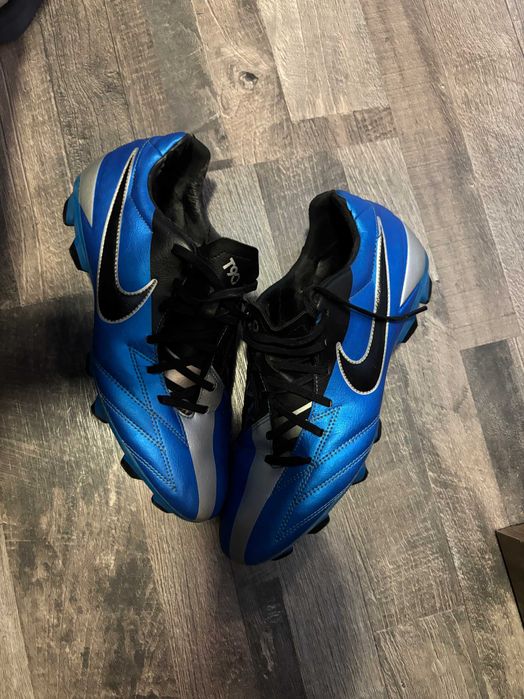 Футболни бутонки Nike t90