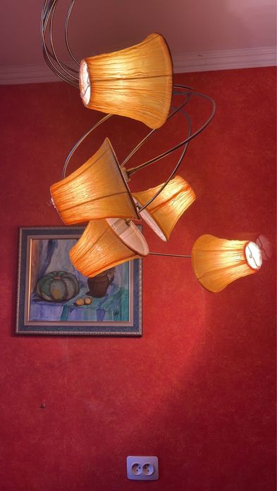 Люстра оранжевая, б/у, на 5 рожков, рабочая