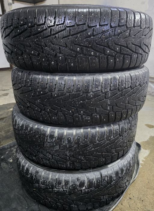 R 17 Nokian зимние шины комплект