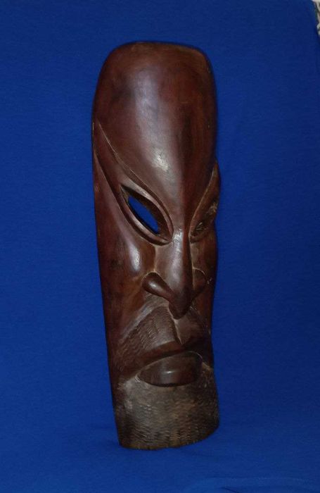 Маска африканская из натурального дерева