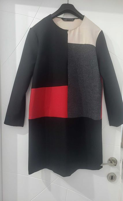 Ефектна рокля ZARA