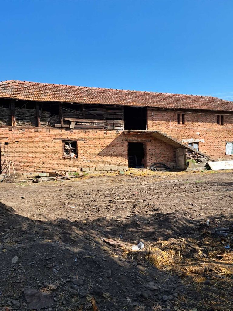 Продава се Къща в с. Буковлък, Област Плевен - 200 кв.м за 180 €/кв.м - Снимка #1