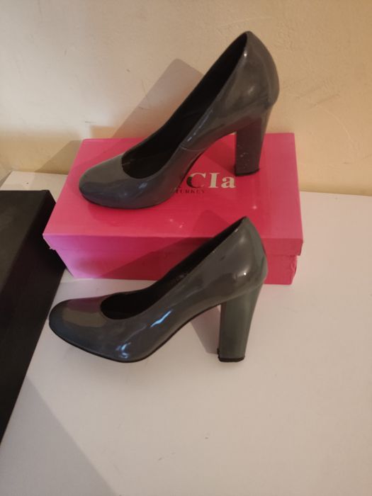 Продам женские туфли