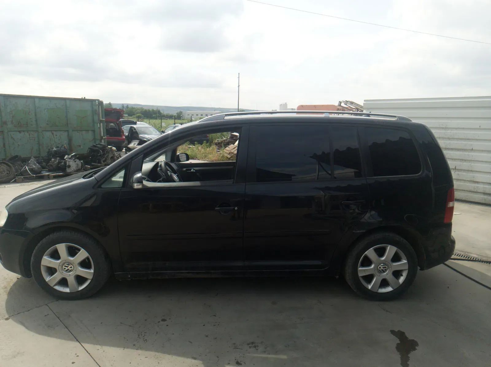 Dezmembrari / Dezmembrez Volkswagen Touran 2.0 BKD cutie viteze HLG cod culoare LC9Z