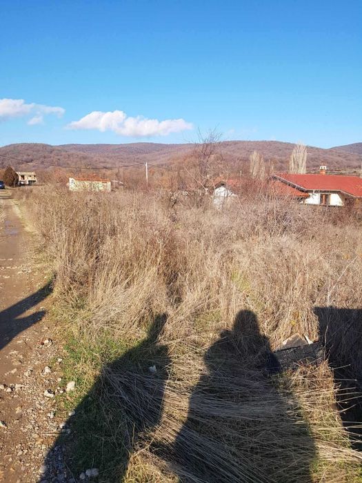 Продава се парцел 1 600 дка в с. Колена за жилищно застрояване