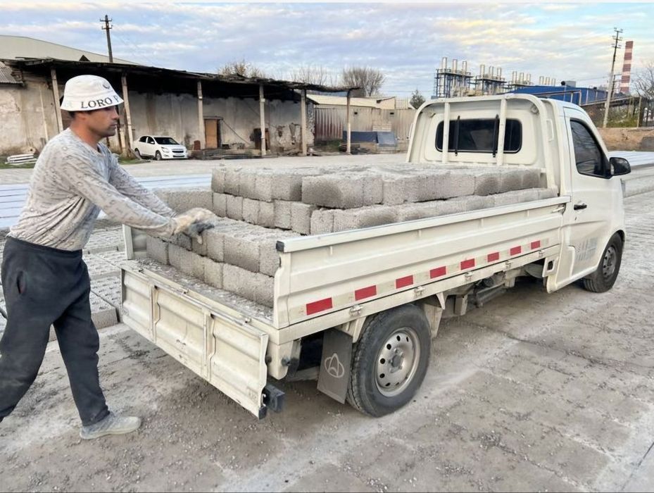 Шлакаблок сотилади 100та 200та 300та булсаям Етказиб берамиз