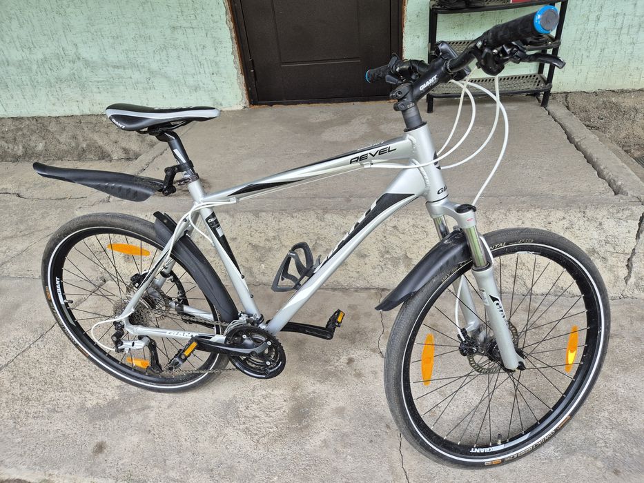 Велосипед GIANT REVEL.