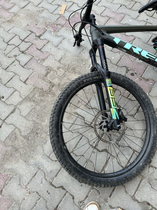 Vand rockshox liryk select + 27,5 cu stikere custom