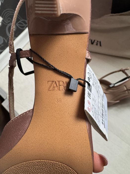 Нови обувки на ток Zara