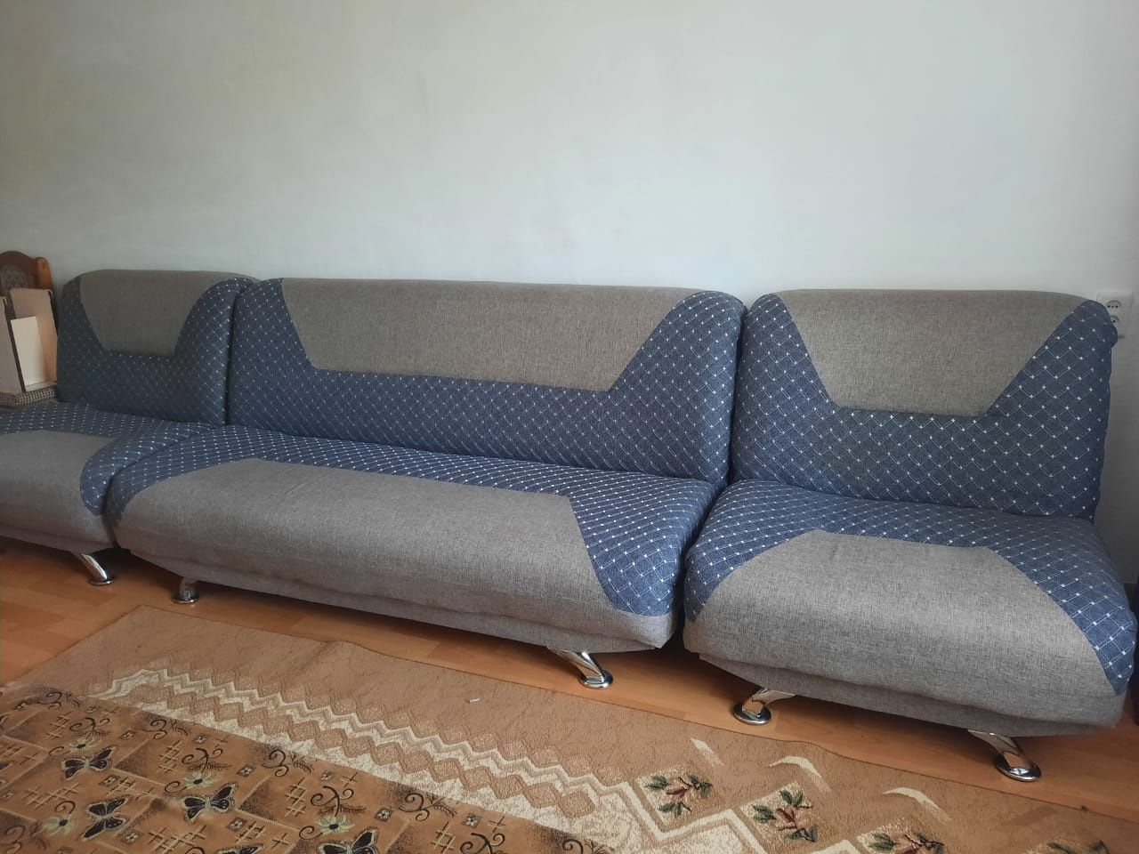 Продам тройку, диван и 2 кресла раздвижной