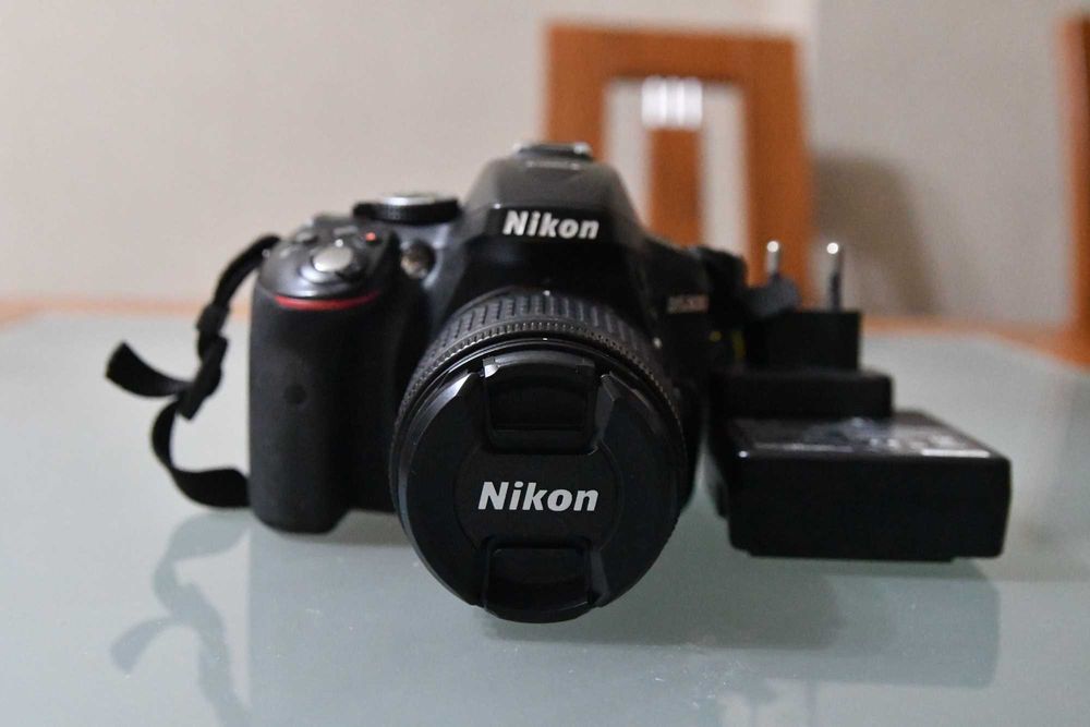 Фотоапарат Nikon Д 5300 с обектив Nikkor 18-55