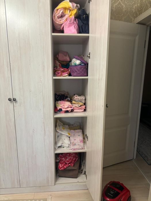 Мебель шкаф почти новый