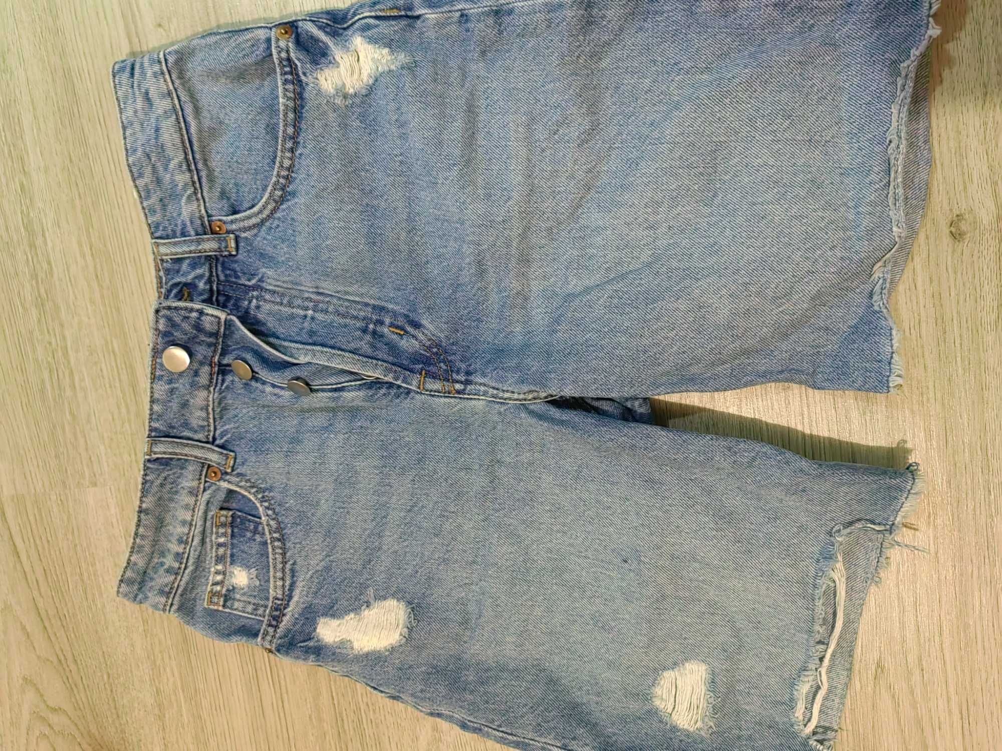 Дънки Levi's, Bershka, H&M и други