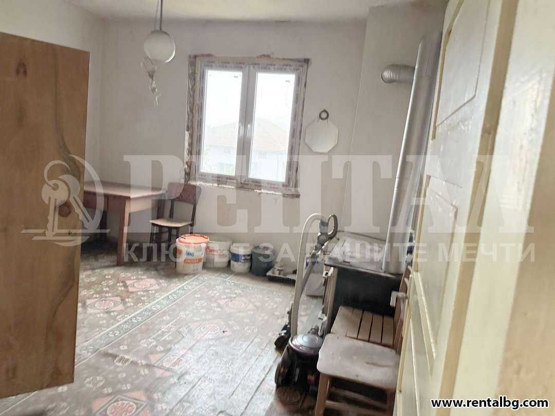 Къща с двор, с. Розово
