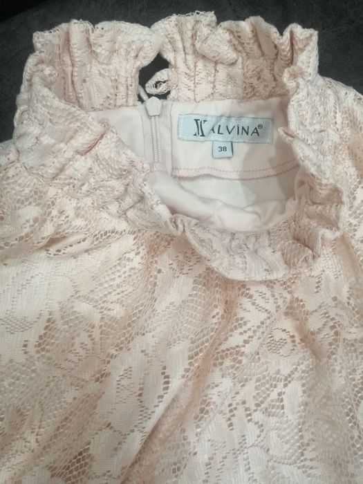 Женская блузка из гипюра нежного цвета