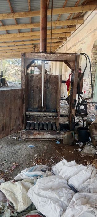 Продается пресс станок для пластика