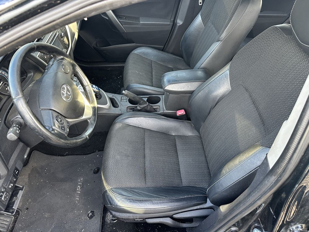 Toyota Auris 1.8 hybrid 136 кс 2014 На Части!
