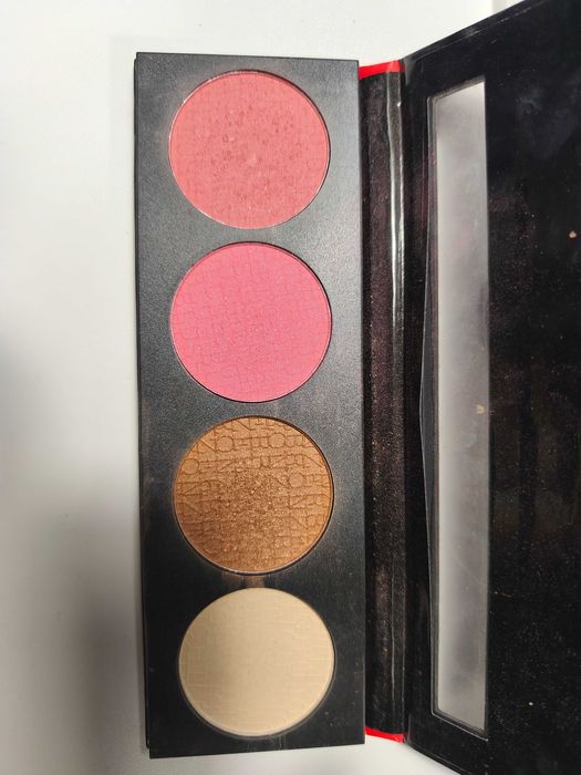 Палитри за грим . Лична употреба