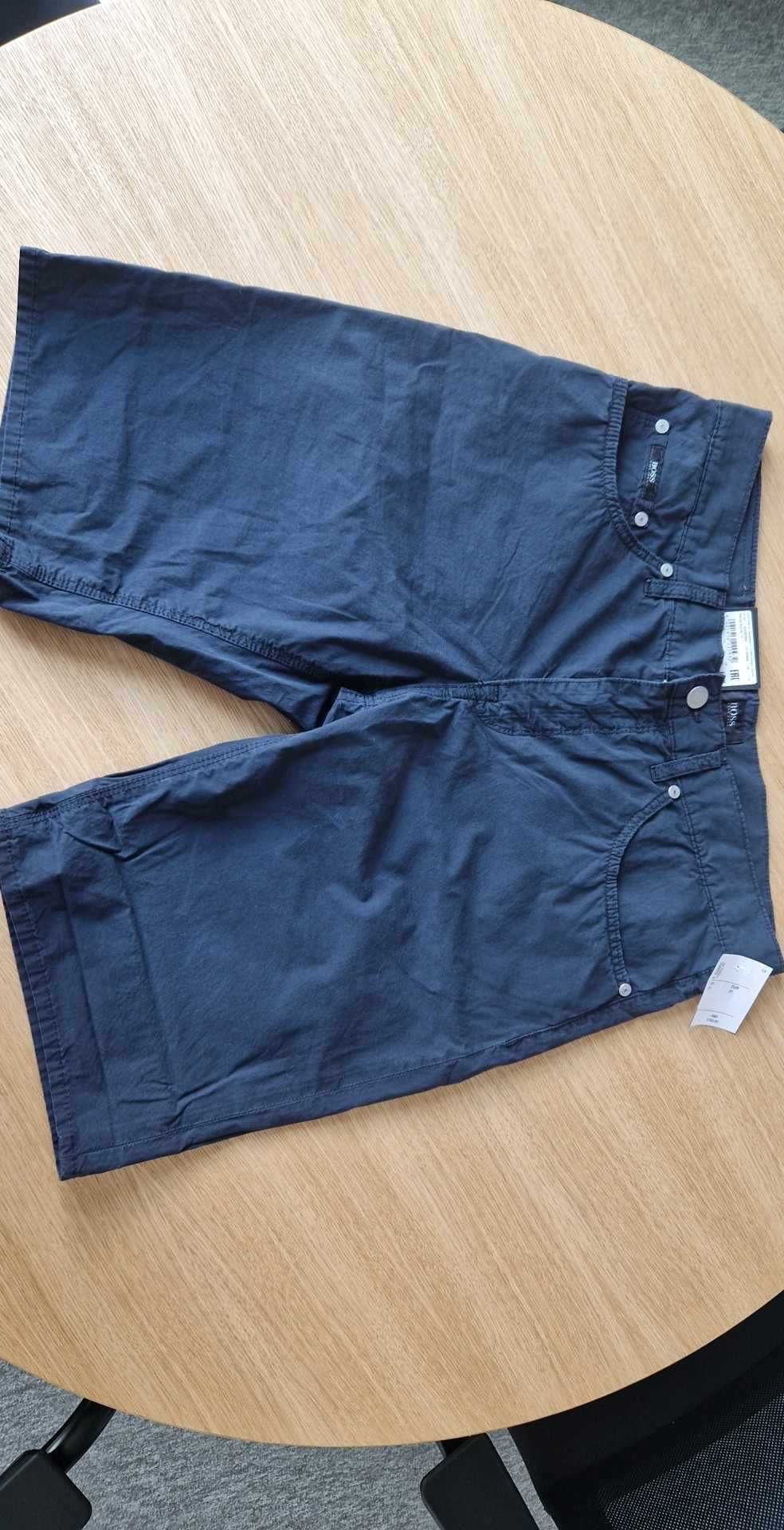 HUGO BOSS
Dark Navy Maine Regular Fit Shorts
Size W31