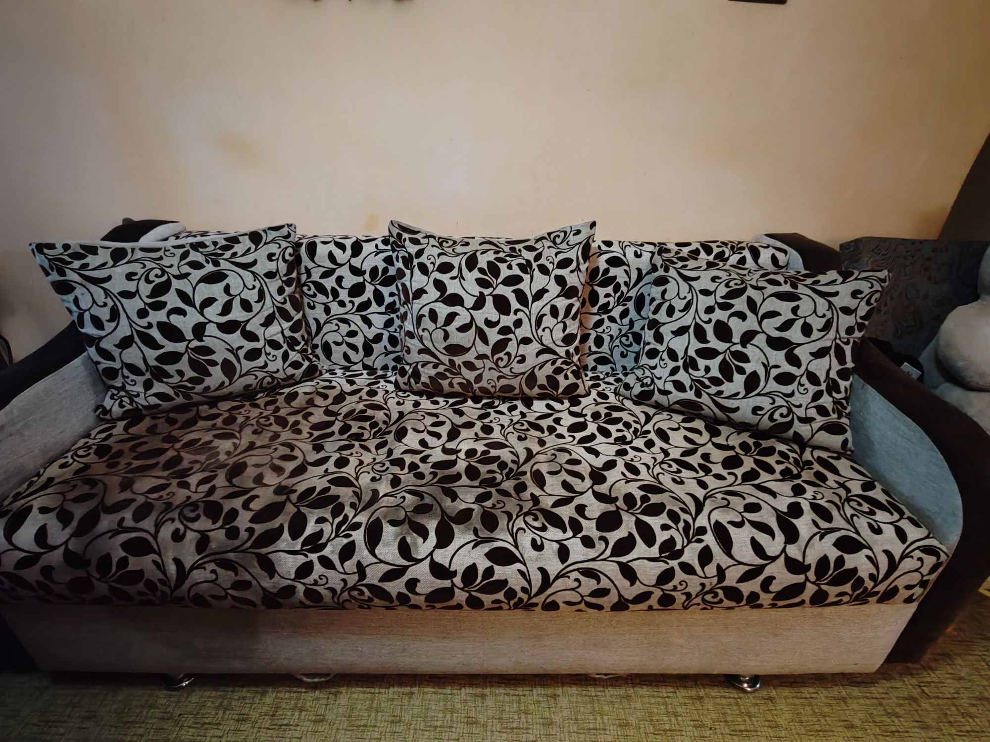 Продам полноценный диван очень хорошего качества в комплекте 2 кресла