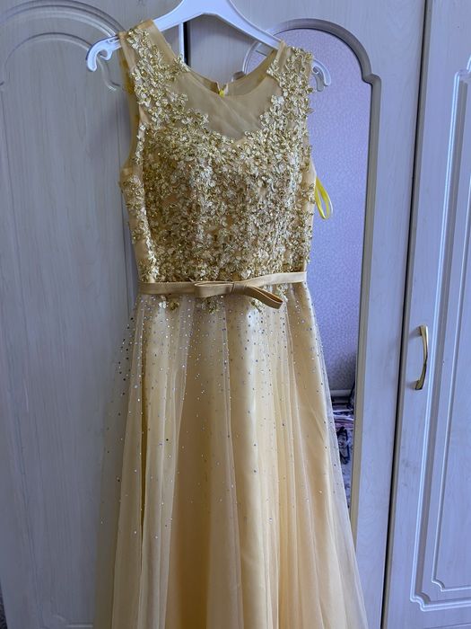 Вечернее платье нарядное