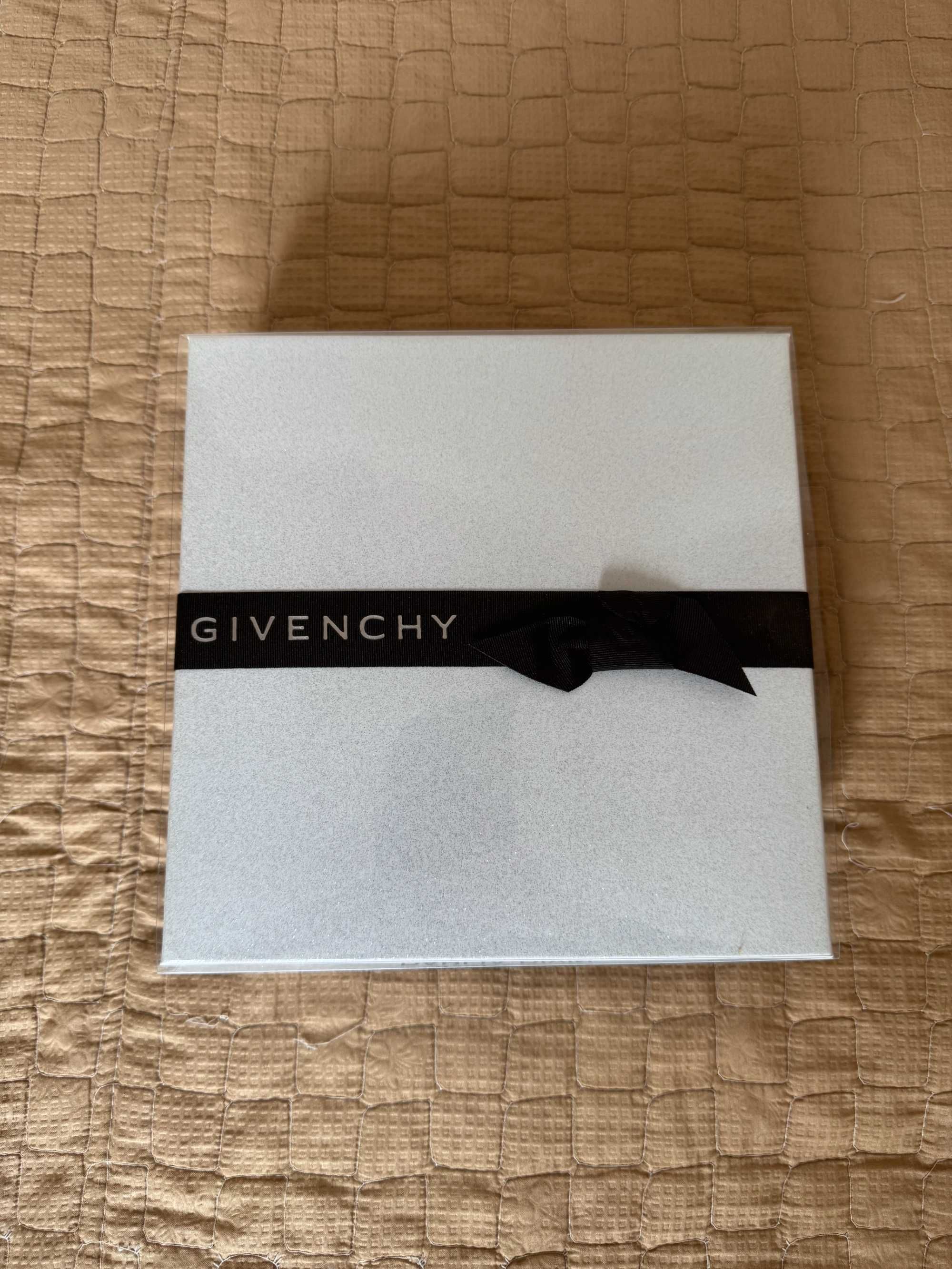 GIVENCHY Dahlia Divin Набор. Парфюм 50 мл + Увлажняющее средство 75 мл