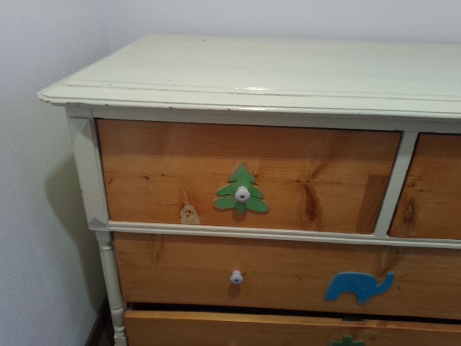 Comoda veche restaurata transformata in dulap ptr copil