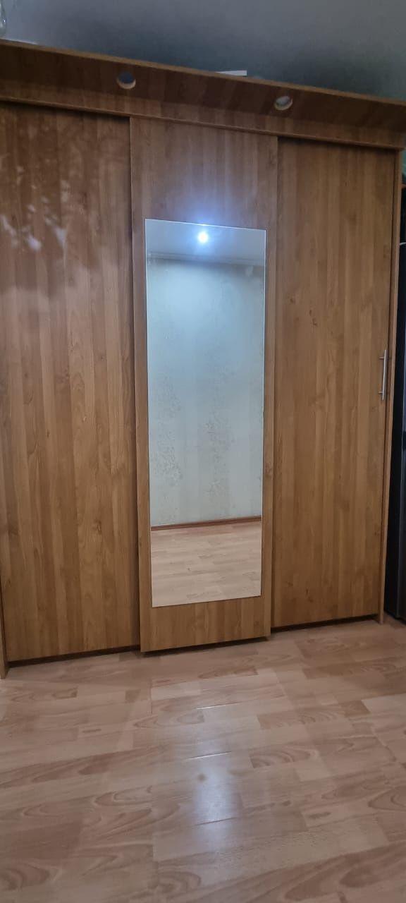 Продаётся шкаф шифоньер купэ 3 двери